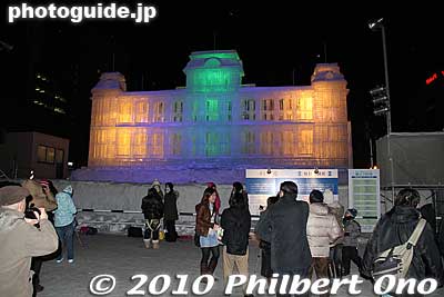 No Hawaii events/entertainment in front of the Iolani Palace ice sculpture at the 2010 Sapporo Snow Festival. Hula is so popular in Japan, and no one danced hula in front of Iolani Palace in Sapporo??
Keywords: hokkaido sapporo snow festival iolani palace ice sculpture