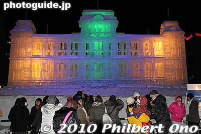 Look how beautiful this Iolani Palace ice sculpture is. I was red-faced not only from the cold, but also that no one from Hawaii did anything here.
Keywords: hokkaido sapporo snow festival iolani palace ice sculpture