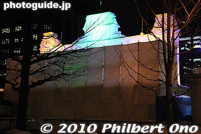 Rear view. HVB should round up the Hawaii folks living in Japan to help them promote Hawaii. Especially now, with the Internet, blogging, and word-of-mouth being so important for PR. But us guys in Japan haven't heard one peep from HVB.
Keywords: hokkaido sapporo snow festival iolani palace ice sculpture 