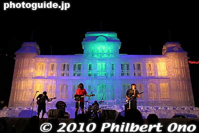Other entertainment included amateur rock bands.
Keywords: hokkaido sapporo snow festival iolani palace ice sculpture 