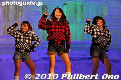 All they had to do is wear something Hawaiian and it would've been perfect. But of course, nobody thought of that.
Keywords: hokkaido sapporo snow festival iolani palace ice sculpture 