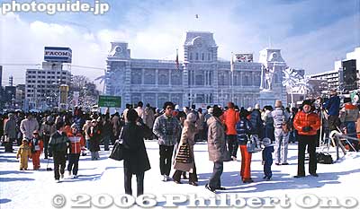 The Iolani Palace was built in Feb. 1982 to commemorate direct flights between Sapporo and Honolulu (since discontinued).
Keywords: hokkaido sapporo snow festival