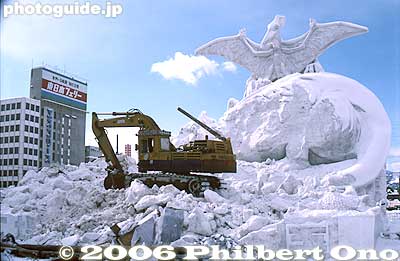 Day after the snow festival: Destroy all dinosaurs!
Keywords: hokkaido sapporo snow festival