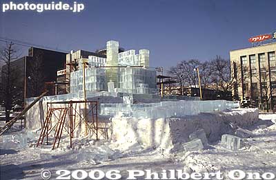 Building an ice sculpture.
Keywords: hokkaido sapporo snow festival