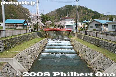 I left the lakeside road and took a side trip to the center of Sobetsu town.
Keywords: hokkaido sobetsu-cho river bridge red