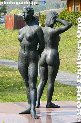 Sculpture at Kimundo-no-Ie: Spring Winds Blowing, by 熊谷紀子「春～風走る」
Keywords: hokkaido sobetsu-cho toyako lake toya nude women sculpture