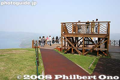 Lookout deck on Mt. Usu, near the ropeway terminal.
Keywords: hokkaido sobetsu-cho mt. showa-shinzan mountain volcano usuzan ropeway lake toya