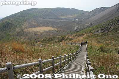 Path to Ginnuma Crater
Keywords: hokkaido sobetsu-cho mt. usuzan mountain volcano crater