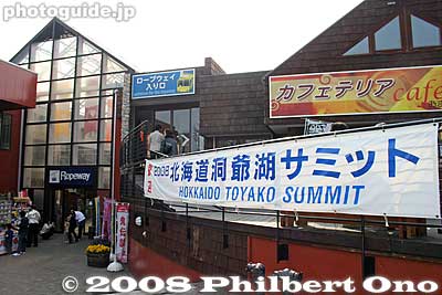 G8 Hokkaido Toyako Summit welcome sign at Usuzan Ropeway terminal.
Keywords: hokkaido sobetsu-cho lake toya welcome sign G8 toyako summit ropeway