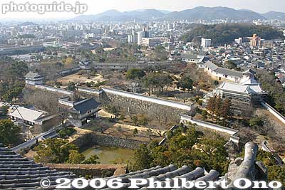Nishi no Maru and Sangoku Moat in foreground
Keywords: hyogo prefecture himeji castle national treasure
