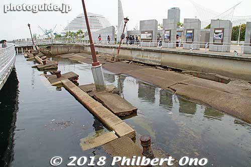 The pier that damaged by the Great Hanshin earthquake in 1995 has been retained as is.
Keywords: kobe chuo-ku meriken park