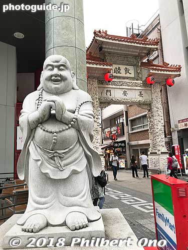 Nankinmachi is Kobe's Chinatown.
Keywords: kobe chuo-ku nankinmachi chinatown