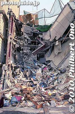 Keywords: hyogo kobe sannomiya hanshin earthquake 