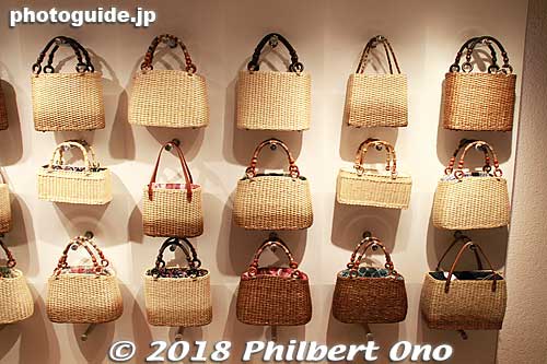 Artisan Avenue sells high-end bags of all kinds made in Toyooka. These ones are similar to the ones that were first made in Toyooka.
Keywords: hyogo toyooka caban street bag