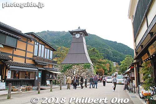 Izushi's symbol is the Shinkoro Clock Tower. This area is also a National Important Traditional Townscape Preservation District (重要伝統的建造物群保存地区). 辰鼓楼
Keywords: hyogo toyooka izushi clock tower
