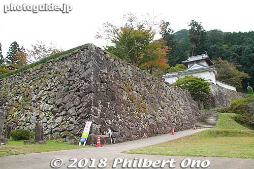Some stone walls and foundations still remain.
Keywords: hyogo toyooka izushi castle
