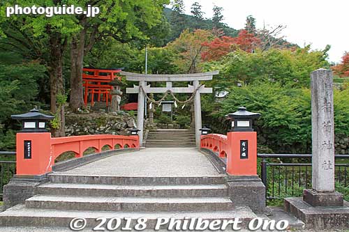 Entrance to the path of torii gates to Ariko-yama Inari Jinja Shrine atop Izushi Castle's main foundation. 有子山稲荷神社
Keywords: hyogo toyooka izushi castle