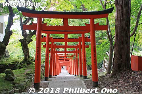 Keywords: hyogo toyooka izushi castle inari shrine torii