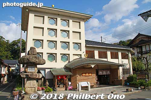 Jizo-yu public bath in Kinosaki Onsen, Toyooka, Hyogo Prefecture. Open 7:00 am–11:00 pm, closed Fri. 地蔵湯
Keywords: hyogo toyooka kinosaki onsen hot spring spa