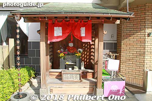 Jizo statue at Jizo-yu public bath.
Keywords: hyogo toyooka kinosaki onsen hot spring spa