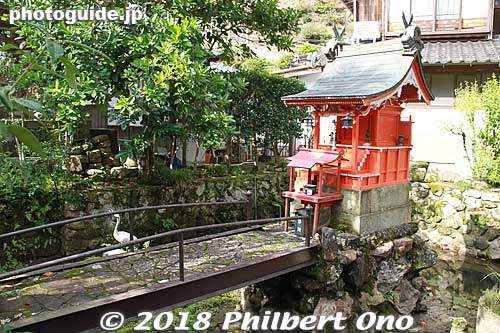 Side street has a Benzaiten shrine. Benzaiten is the goddess of water and music.
Keywords: hyogo toyooka kinosaki onsen hot spring spa