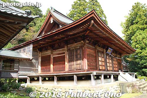 Onsenji Temple's Hondo main hall. National Important Cultural Property. Photography is not allowed inside the temple. temple founder and priest Dochi (道智上人) is also the founder of Kinosaki Onsen hot spring. 
Keywords: hyogo toyooka kinosaki onsen hot spring spa buddhist temple japantemple
