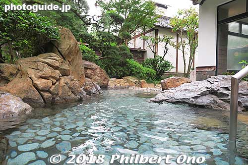 Kou-no-Yu's outdoor bath in a garden-like setting. 鴻の湯
Keywords: hyogo toyooka kinosaki onsen hot spring spa
