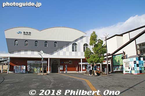 When you arrive JR Toyooka Station, you will soon notice that the Oriental white stork ("kounotori" in Japanese) is the symbol of the city. Even the roof looks like a soaring bird. 
Keywords: hyogo toyooka station japaneki