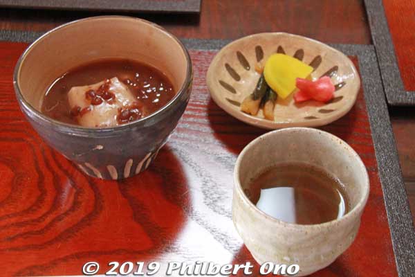 We were treated to refreshments served in the Kikuchis' pottery. Confection of azuki bean soup with a piece of mochi. Thank you to Hidetoshi and Mie Kikuchi (菊池 秀利・美恵) for teaching us pottery and hosting us in their beautiful, Japanese-
Keywords: ibaraki kitaibaraki Tenshin-yaki pottery japansweets