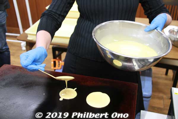 At Tengokoro, you can make your own dorayaki with azuki bean paste. The shallow ladle contains the perfect amount of batter to make one pancake. 
Keywords: ibaraki kitaibaraki tengokoro gift shop store michinoeki dorayaki