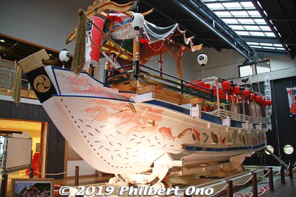 In Kita-Ibaraki, the Yo-soro Fishing History Museum's centerpiece exhibit is this wooden boat (祭事船) used in the Hitachi-Otsu Ofune Matsuri boat festival held every 5 years (常陸大津御船祭り). 
Keywords: ibaraki kitaibaraki yosoro fishing history museum matsuri5