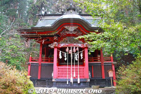 Kita-Ibaraki's Hanazono Shrine was patronized by the Tokugawa shoguns. It features the flamboyant architectural style called "gongen-zukuri" (権現造) with colorful, intricate wood carvings on shrine buildings. 
It's similar to the famous Toshogu Shrine in Nikko (Tochigi) dedicated to Ieyasu. Toshogu in Nikko is famous for the three monkeys: "see no evil, hear no evil, speak no evil." 本殿
Keywords: ibaraki kitaibaraki hanazono shrine japanshrine