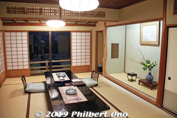 This used to be part of Yokoyama Taikan's living room, now one of the rooms where you can stay. 
Keywords: ibaraki kitaibaraki izura coast hotel