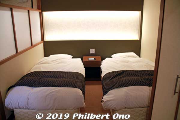 This is a typical room in the hotel's modern tower. Twin beds.
Keywords: ibaraki kitaibaraki izura coast hotel