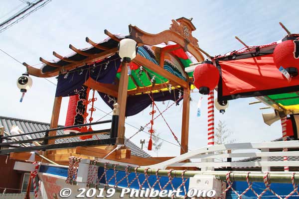 The bow has this shed for the portable shrine to be loaded on. Festival was designated as a National Important Intangible Folk Cultural Property (重要無形民俗文化財) in 2017.
Keywords: ibaraki kitaibaraki ofune matsuri boat festival
