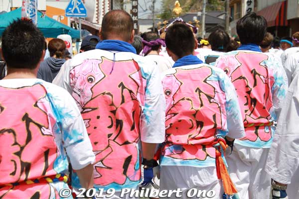 The festival participants belong to different fishermen's groups indicated by their shirt. They are from a group called Fudo-maru.
Keywords: ibaraki kitaibaraki ofune matsuri boat festival