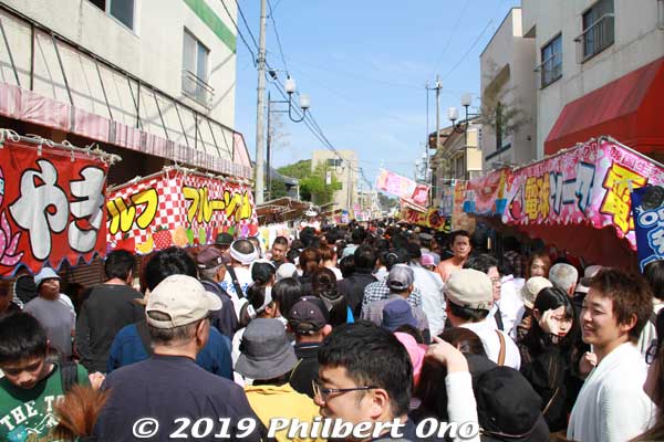 Narrow streets make it crowded.
Keywords: ibaraki kitaibaraki ofune matsuri boat festival