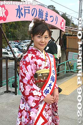 Plum Blossom Queen
Keywords: ibaraki mito kairakuen garden plum blossom flowers ume kimono woman kimonobijin