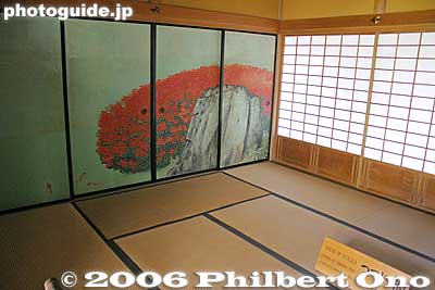 Kobuntei Villa, fusuma sliding door with painting of azalea
Keywords: ibaraki mito kairakuen garden plum blossom flowers ume fusuma nihonga painting