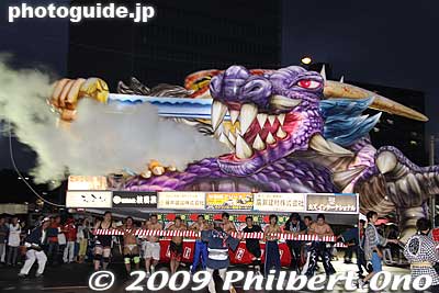 The slayed dragon exhaled smoke.
Keywords: ibaraki tsukuba matsuri nebuta festival floats 