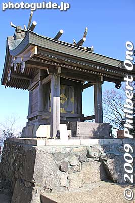 Tsukuba-san Jjinja Shrine atop Mt. Nantai on Mt. Tsukuba. This is the Honden for the male god Izanagi.
Keywords: ibaraki mount mt. tsukuba 