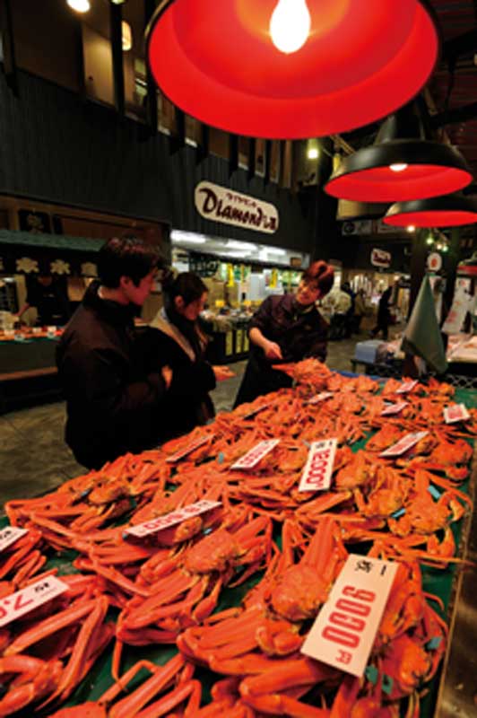 Omi-cho Market crab vendor.
Keywords: ishikawa kanazawa omi-cho fish market