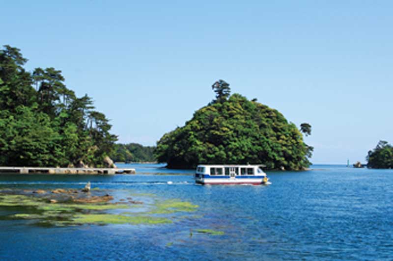 Tsukumo Bay is a ria or coastal inlet. Boat cruises are available. 九十九湾
写真提供：©石川県観光連盟
Keywords: ishikawa noto hanto peninsula