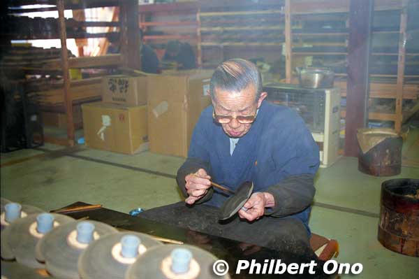 Wajima-nuri lacquerware has been around for centuries. It is known to be high-end and expensive lacquerware. 輪島塗
Keywords: ishikawa Wajima noto hanto peninsula