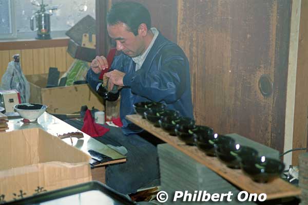 Wajima has many nice lacquerware shops. Walk around town and drop in to see the fine lacquerware for sale. You will gasp at some of the prices. (A pair of lacquered chopsticks can cost ¥20,000.) 輪島塗
Keywords: ishikawa Wajima noto hanto peninsula