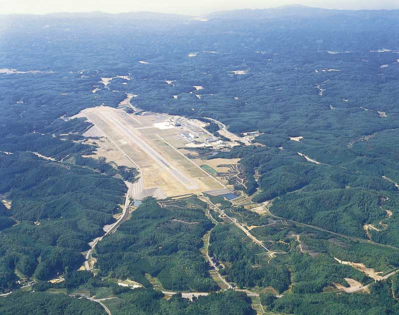 Noto Airport
写真提供：©石川県観光連盟
Keywords: ishikawa Wajima noto hanto peninsula