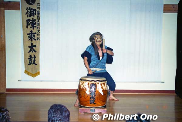 They also perform indoors for free on weekend evenings (or every evening in summer) at Wajima Kiriko Art Museum.
Keywords: ishikawa Wajima gojinjo daiko taiko drummers noto hanto peninsula