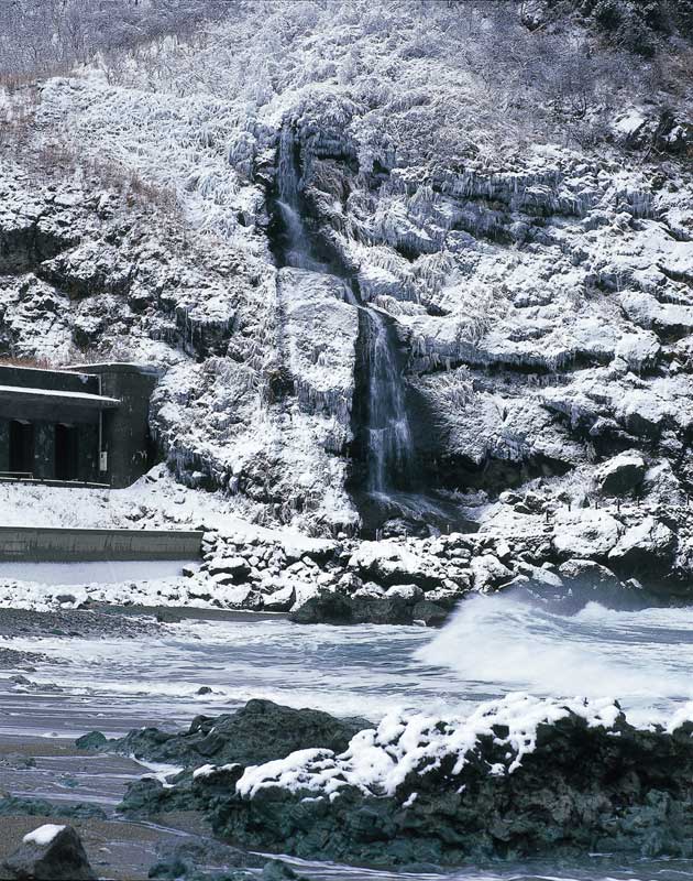 Tarumi Falls in winter. 垂水の滝
写真提供：©石川県観光連盟
Keywords: ishikawa Wajima noto hanto peninsula