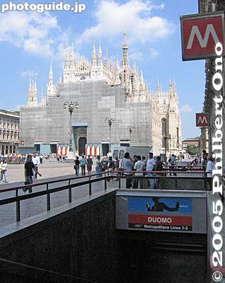 Cathedral and Duomo Metro Station
Keywords: Italy Milan