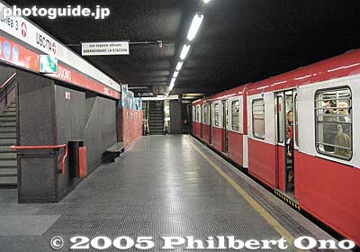 Red line metro
Duomo Station.
Keywords: Italy Milan subway metro station